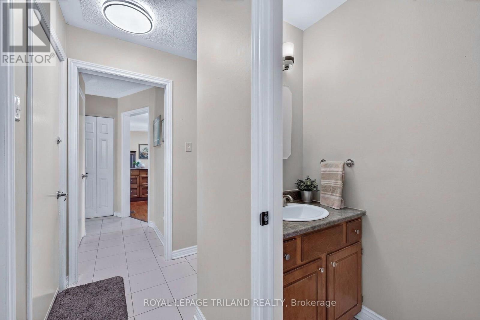 1077 MAHOGANY CRESCENT - 18