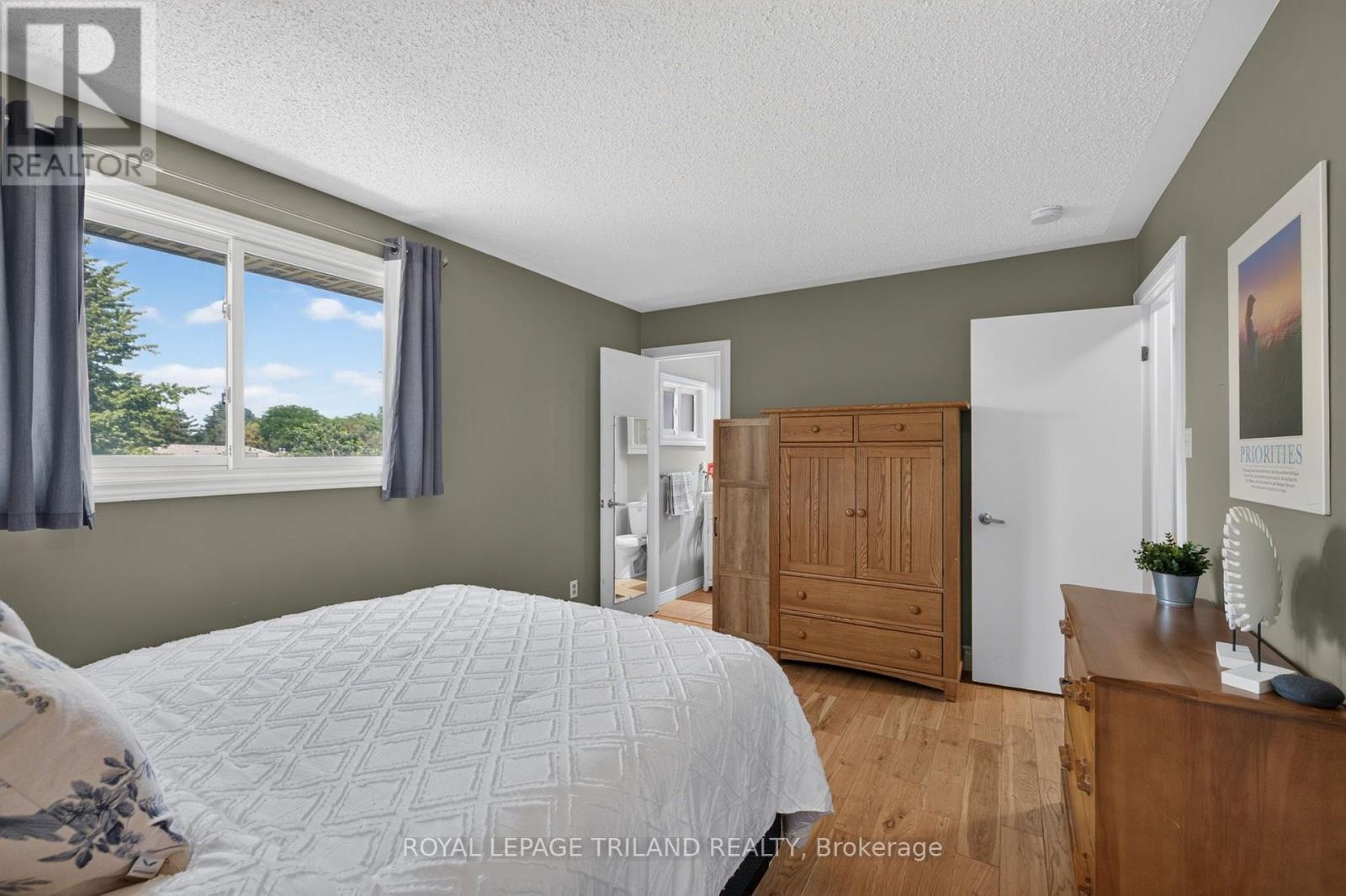1077 MAHOGANY CRESCENT - 22