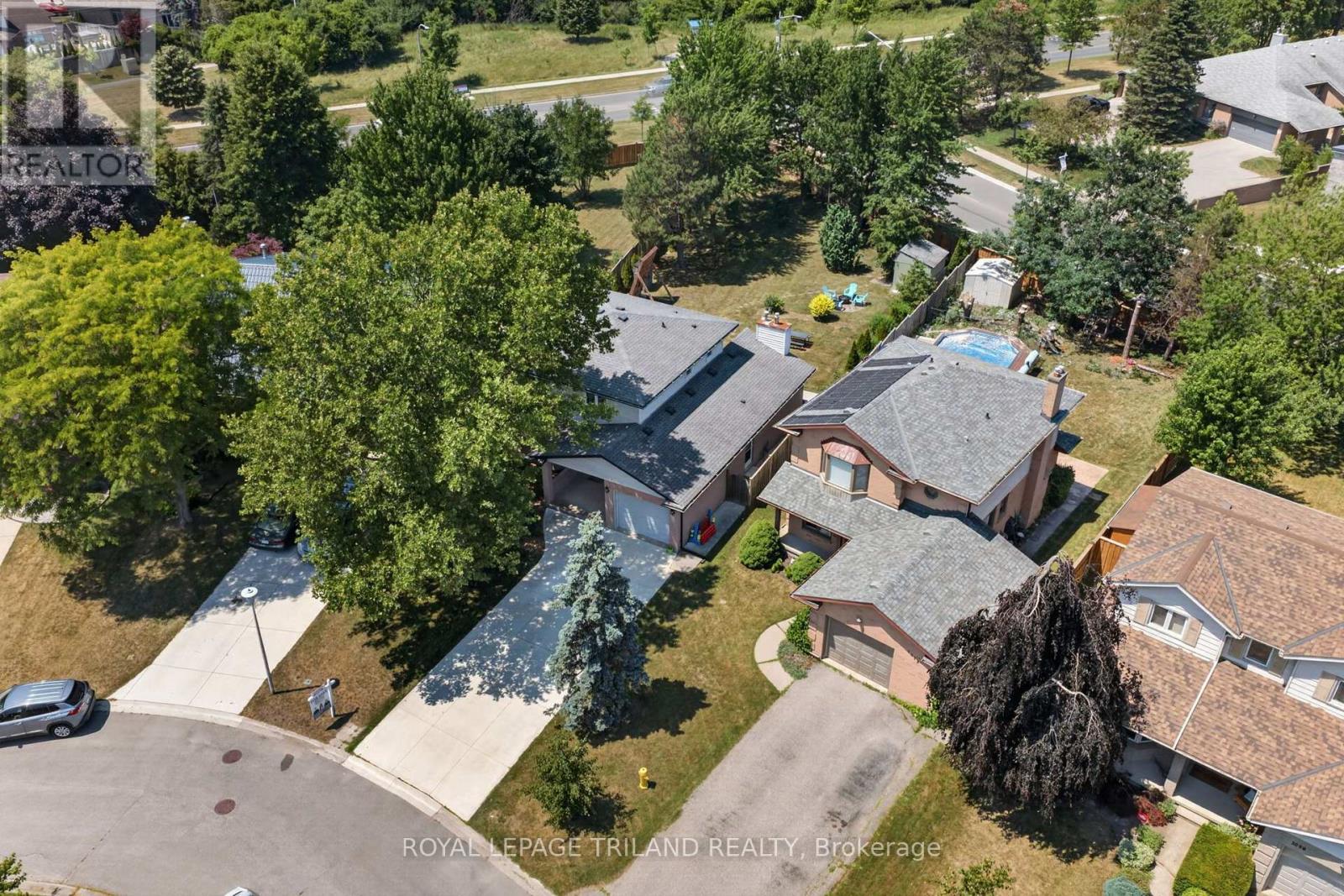 1077 MAHOGANY CRESCENT - 3