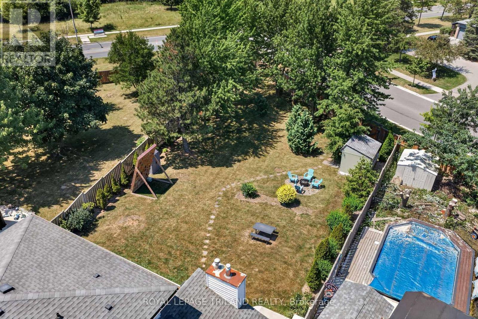 1077 MAHOGANY CRESCENT - 38