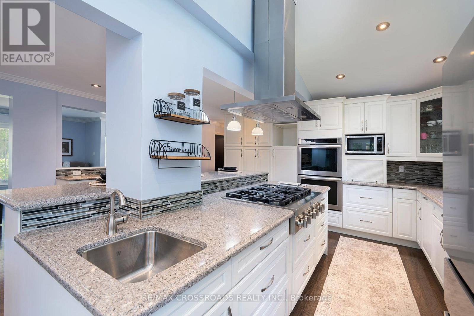7 DINGLEY COURT - 14