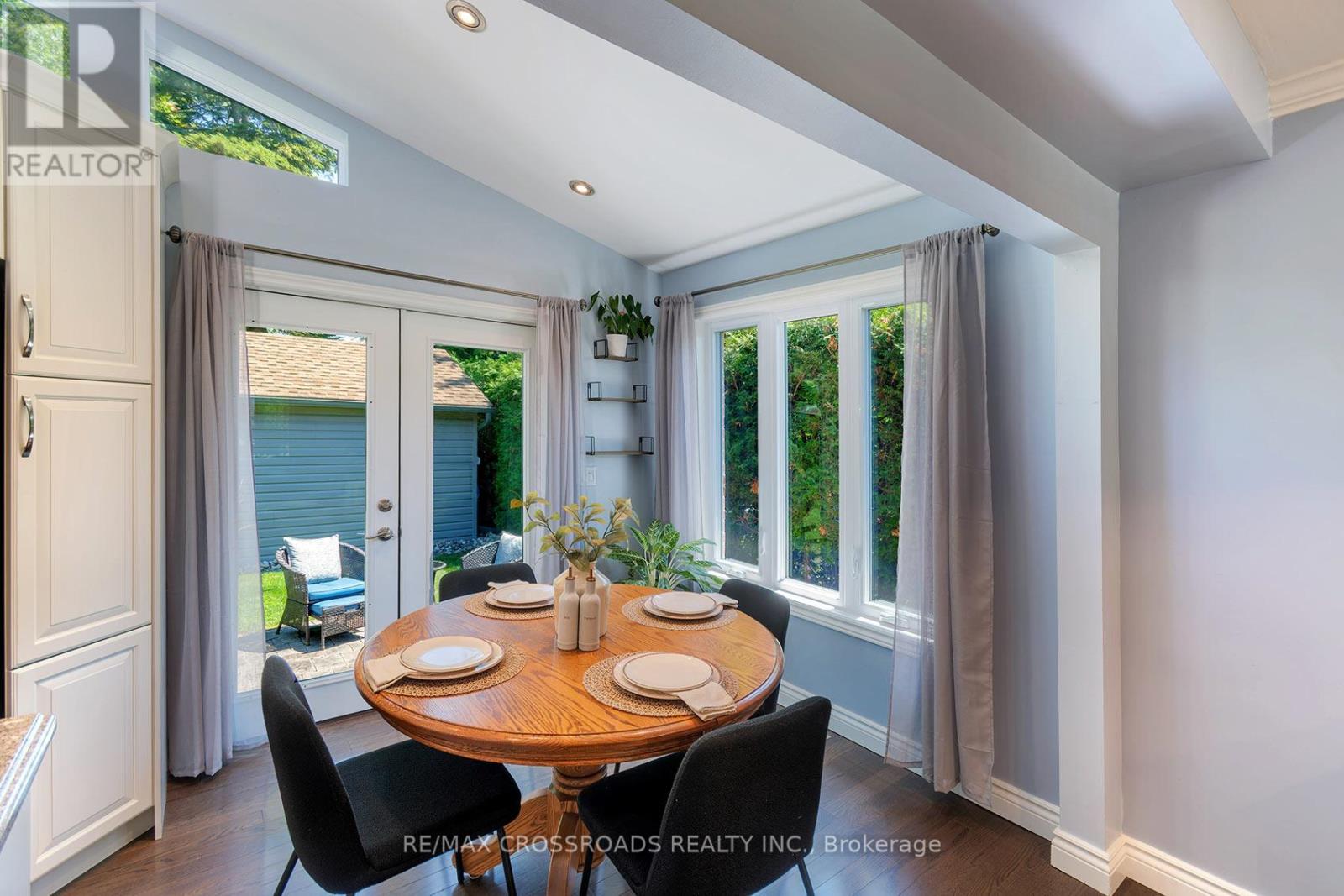7 DINGLEY COURT - 18