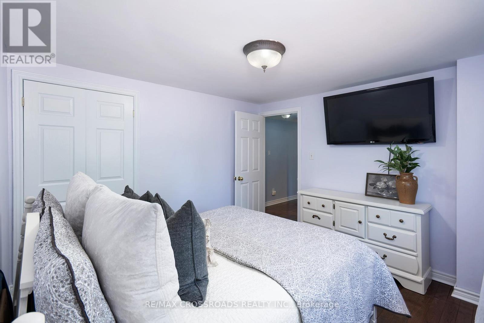7 DINGLEY COURT - 24