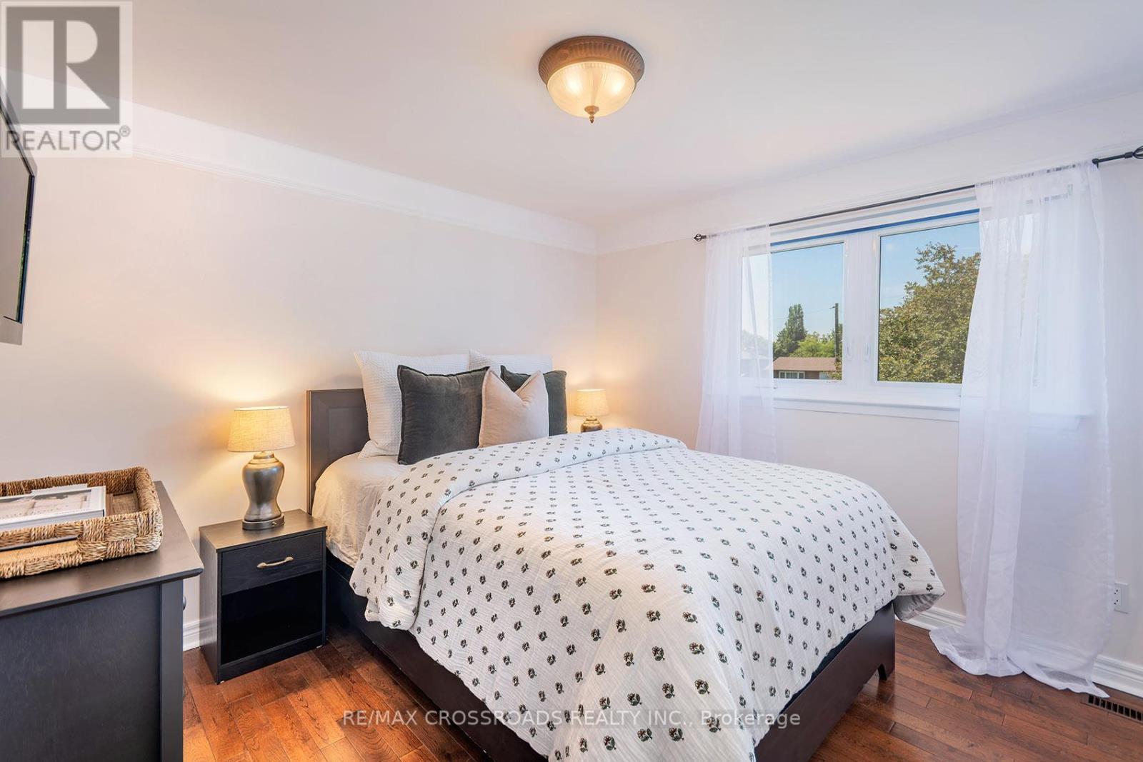 7 DINGLEY COURT - 26