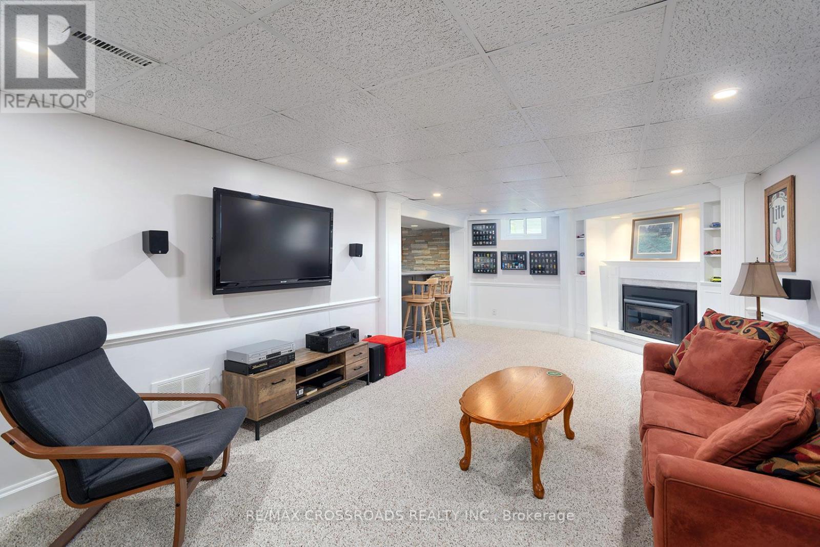 7 DINGLEY COURT - 30