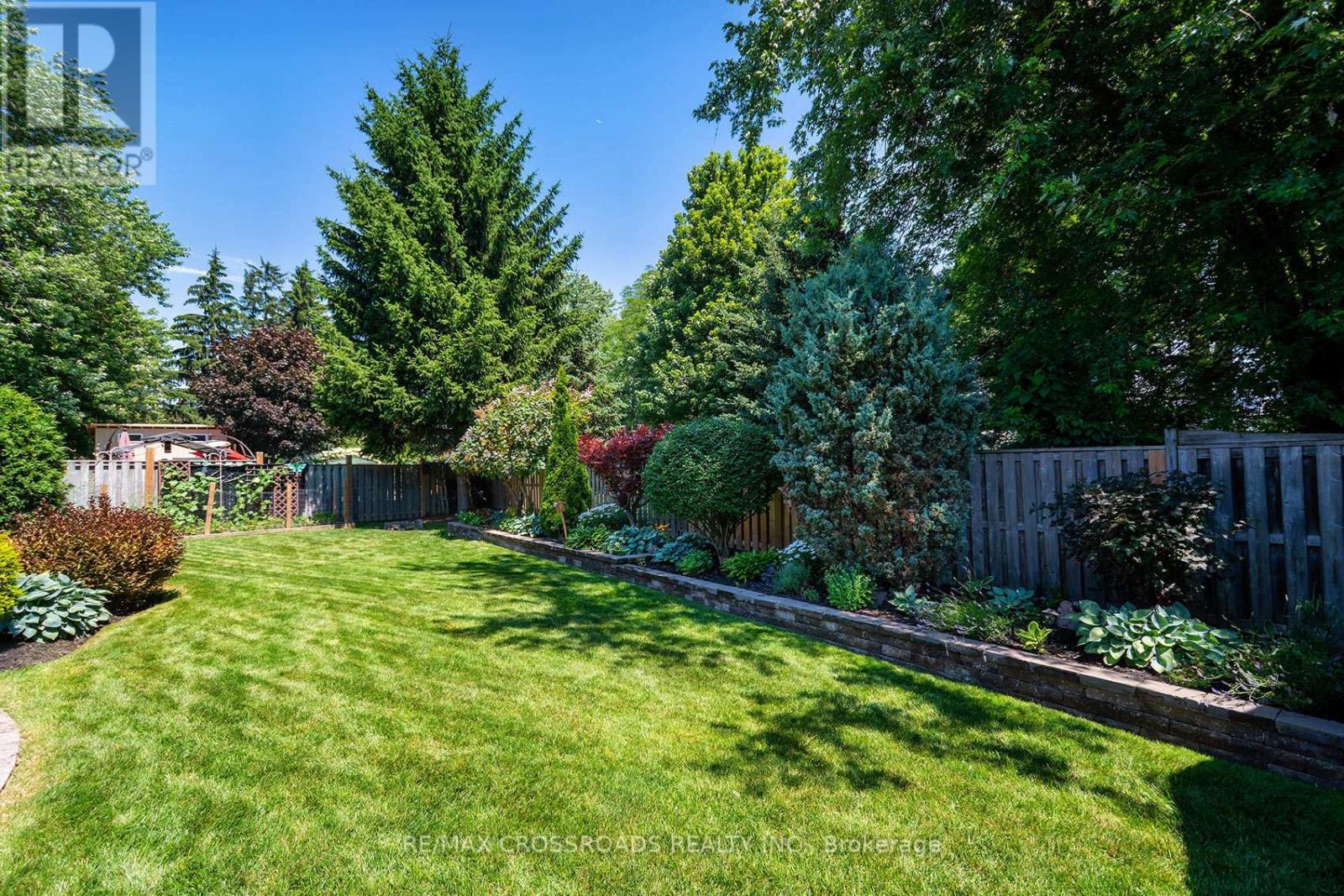 7 DINGLEY COURT - 42