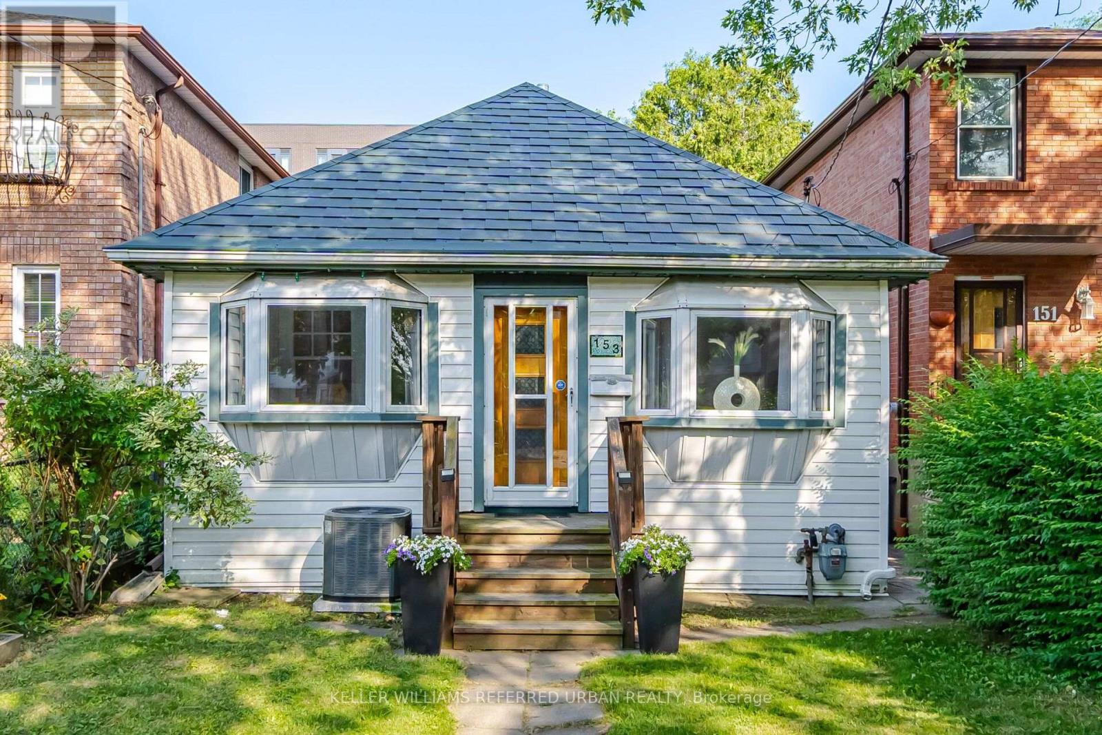 153 MCINTOSH STREET - 1