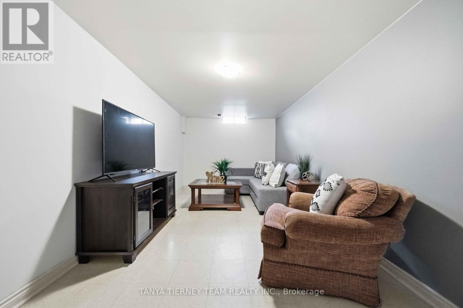 60 PIDDUCK STREET - 23
