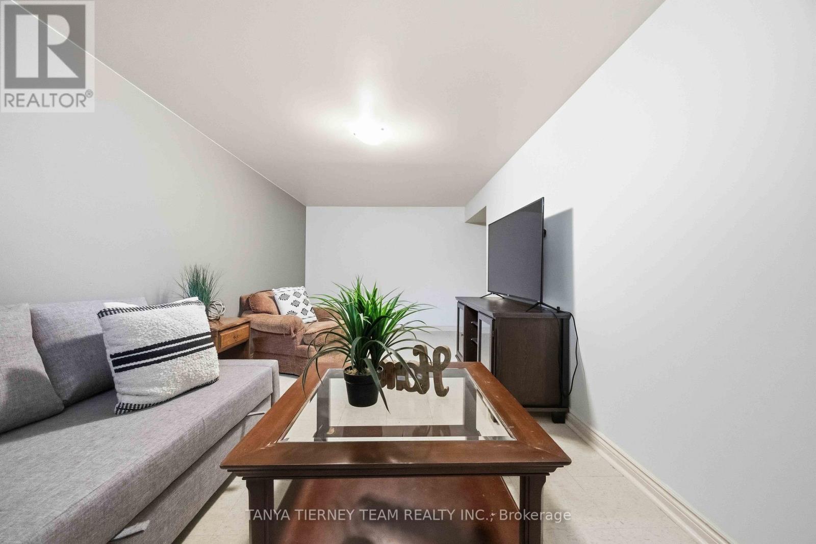 60 PIDDUCK STREET - 25