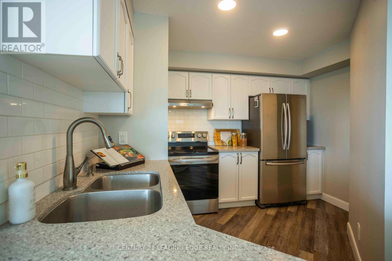 #402 340 WATSON STREET W - 8