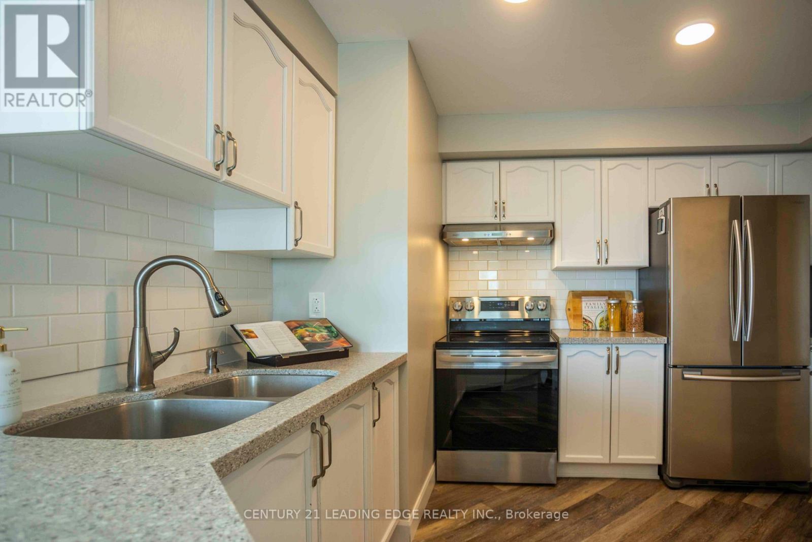 #402 340 WATSON STREET W - 9