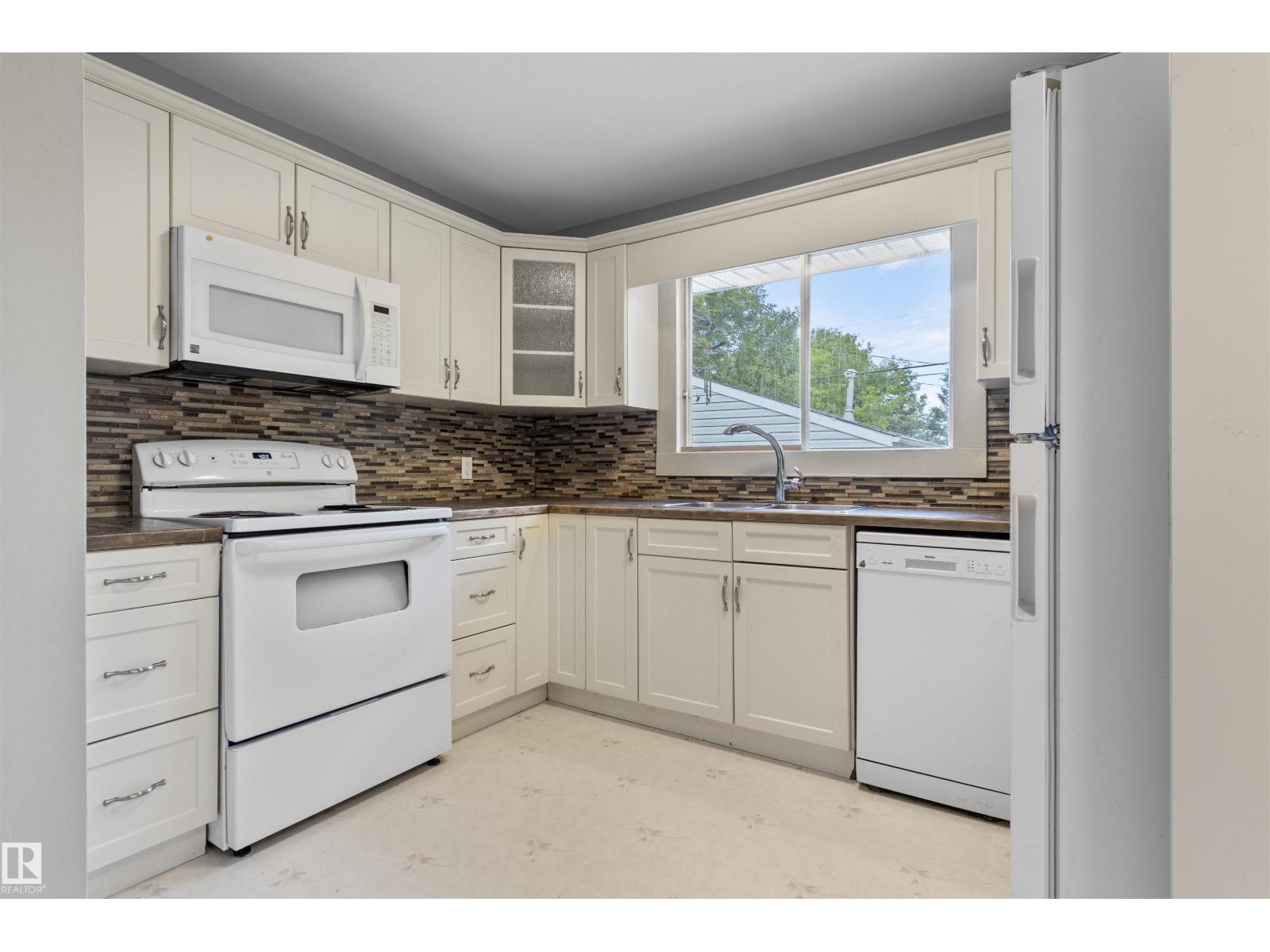 5013 46 ST - 10