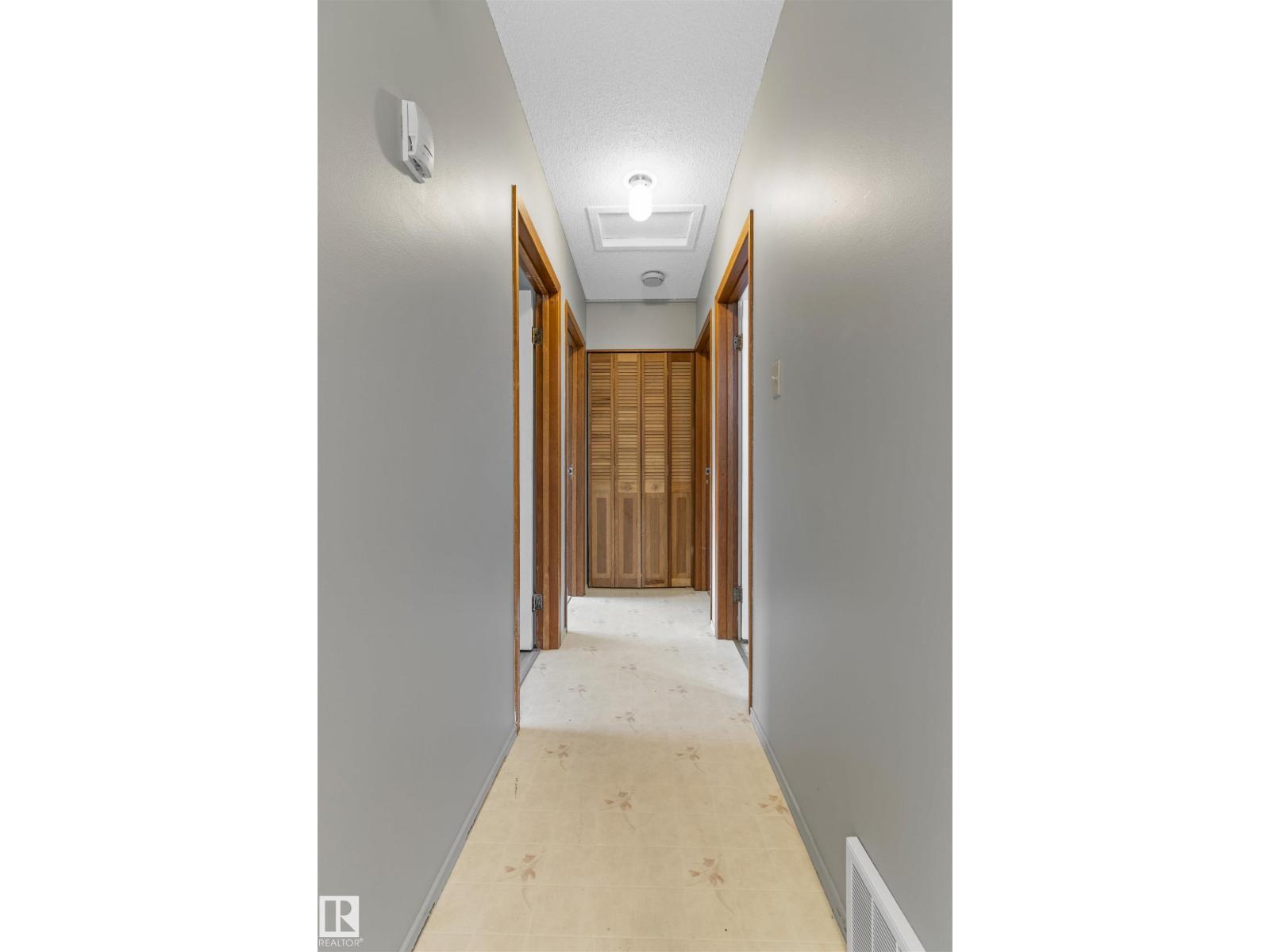 5013 46 ST - 12