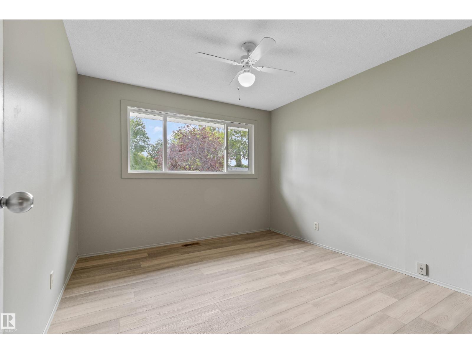 5013 46 ST - 17
