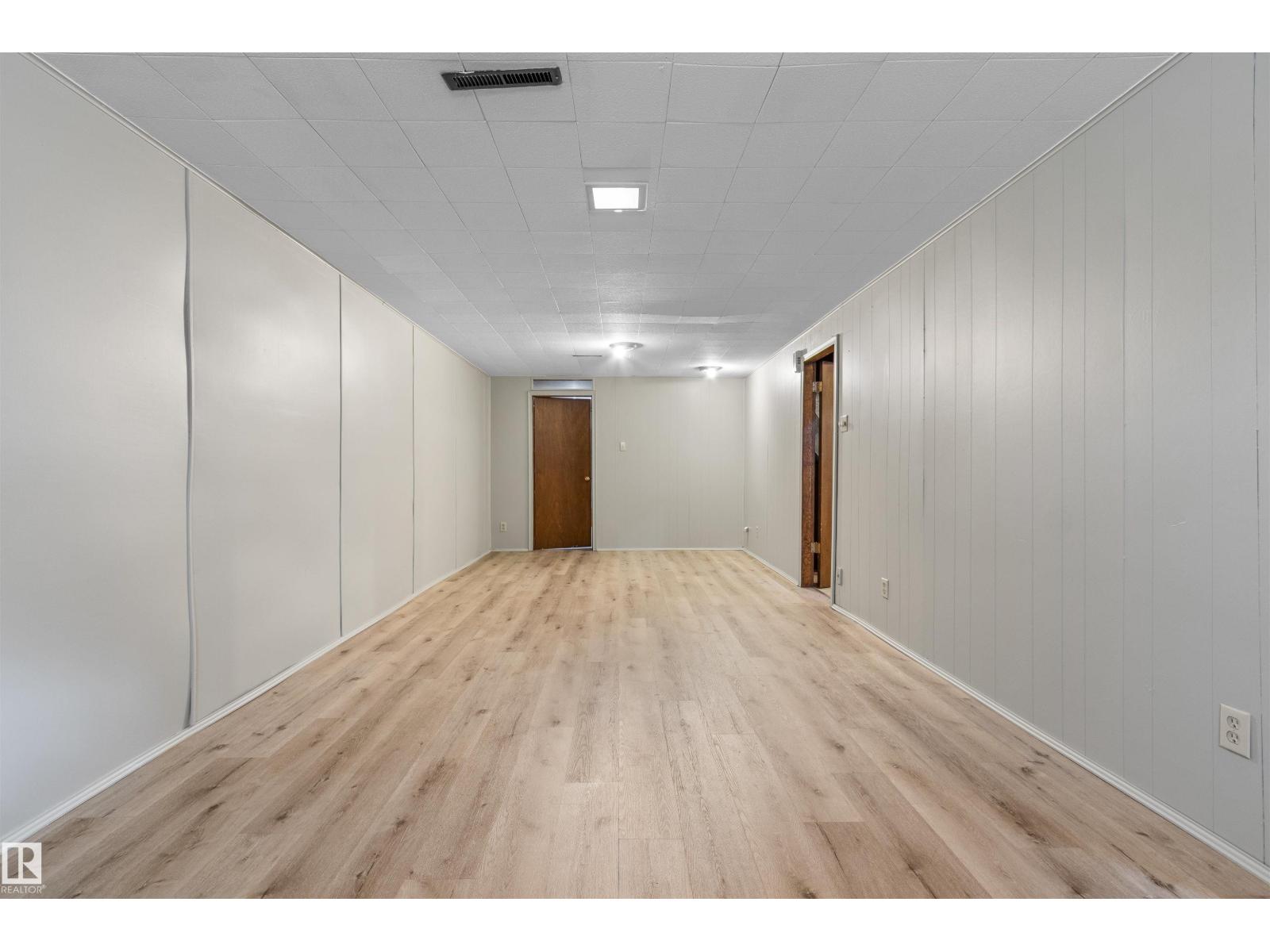 5013 46 ST - 18