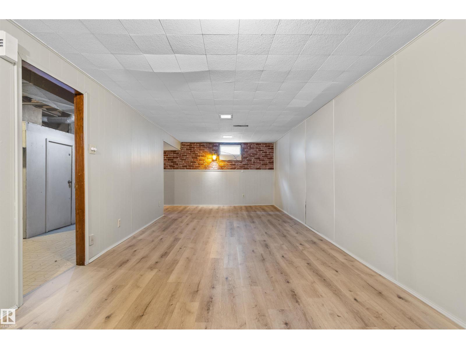 5013 46 ST - 19