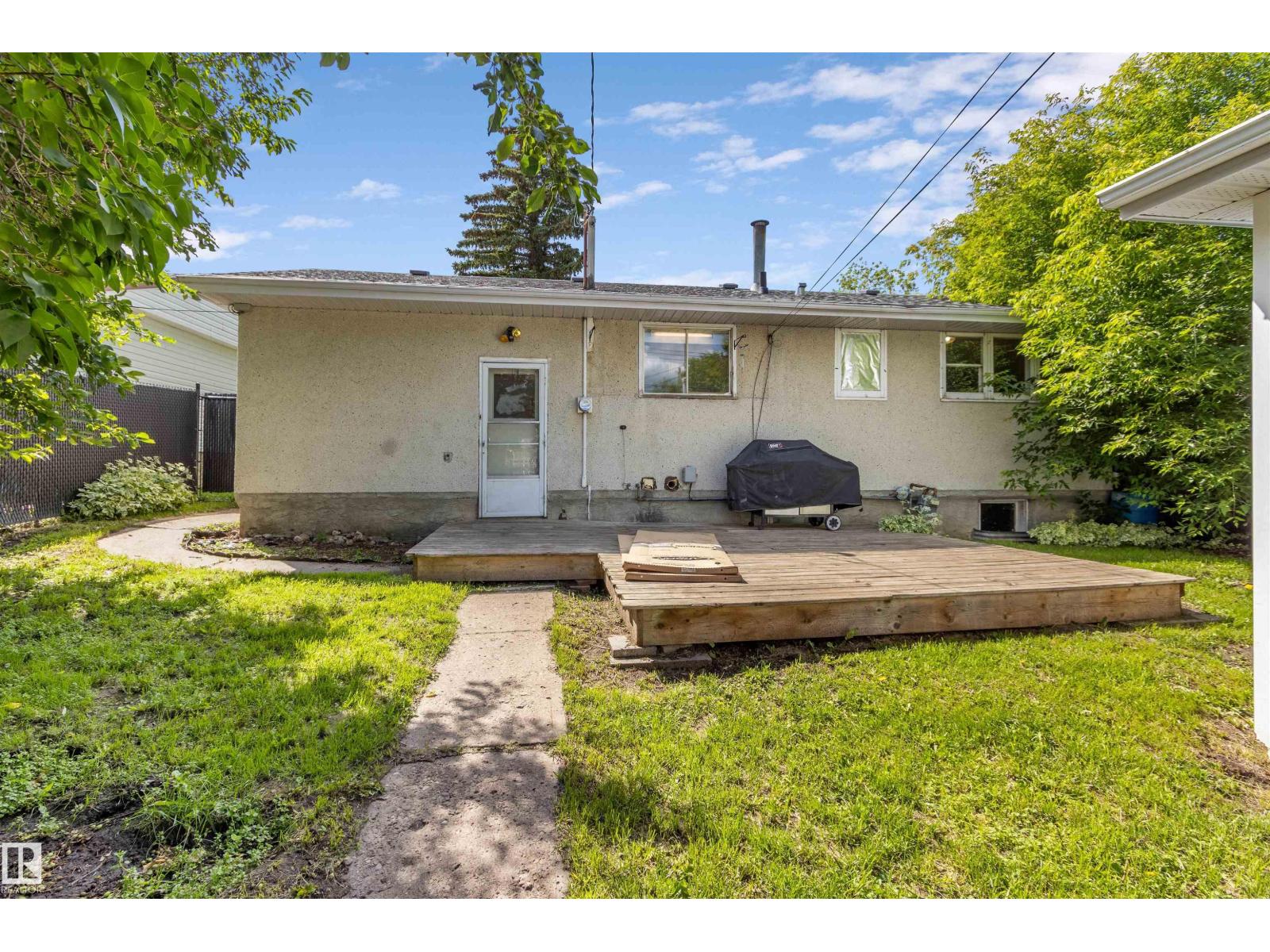 5013 46 ST - 3