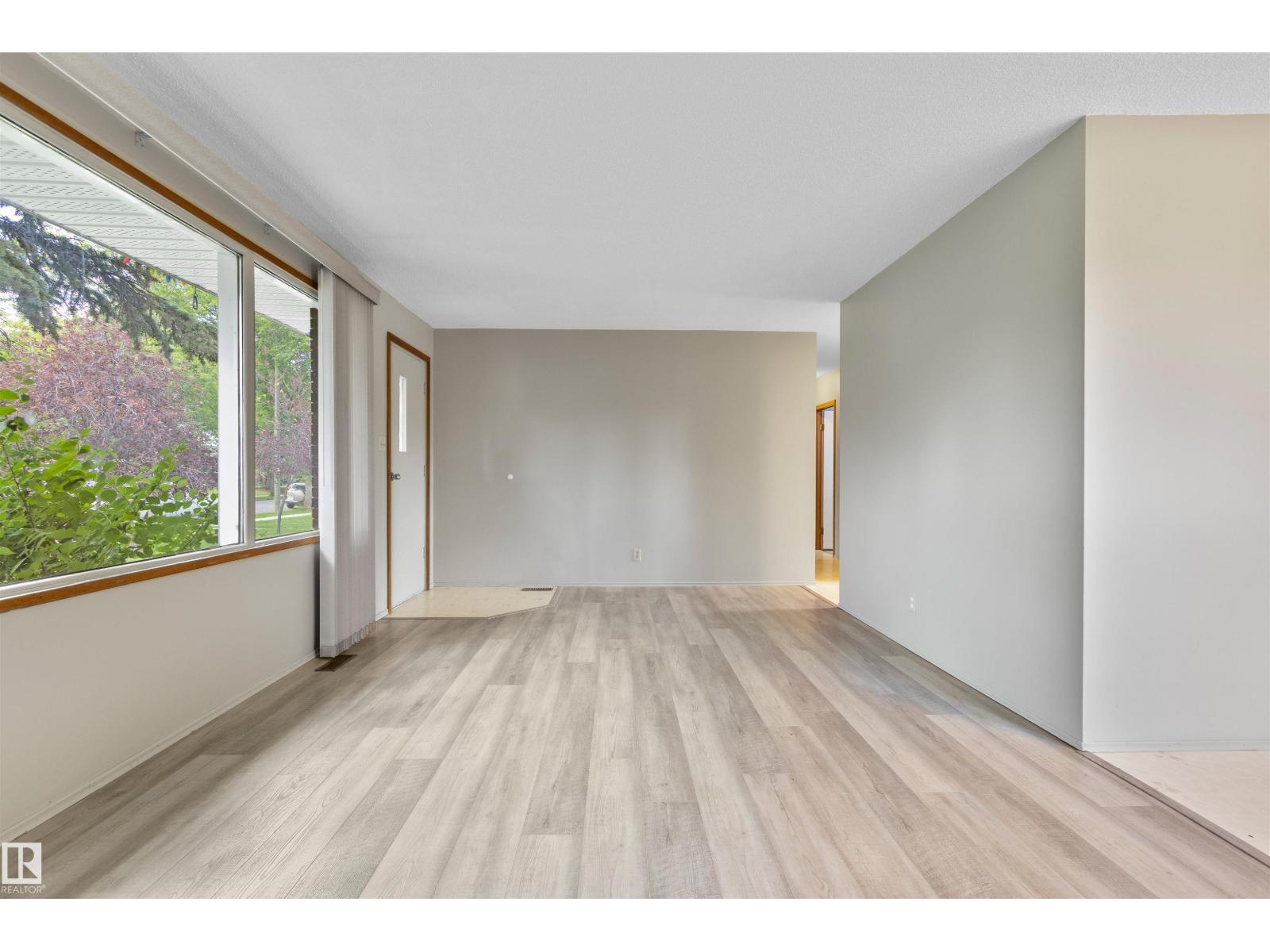 5013 46 ST - 6