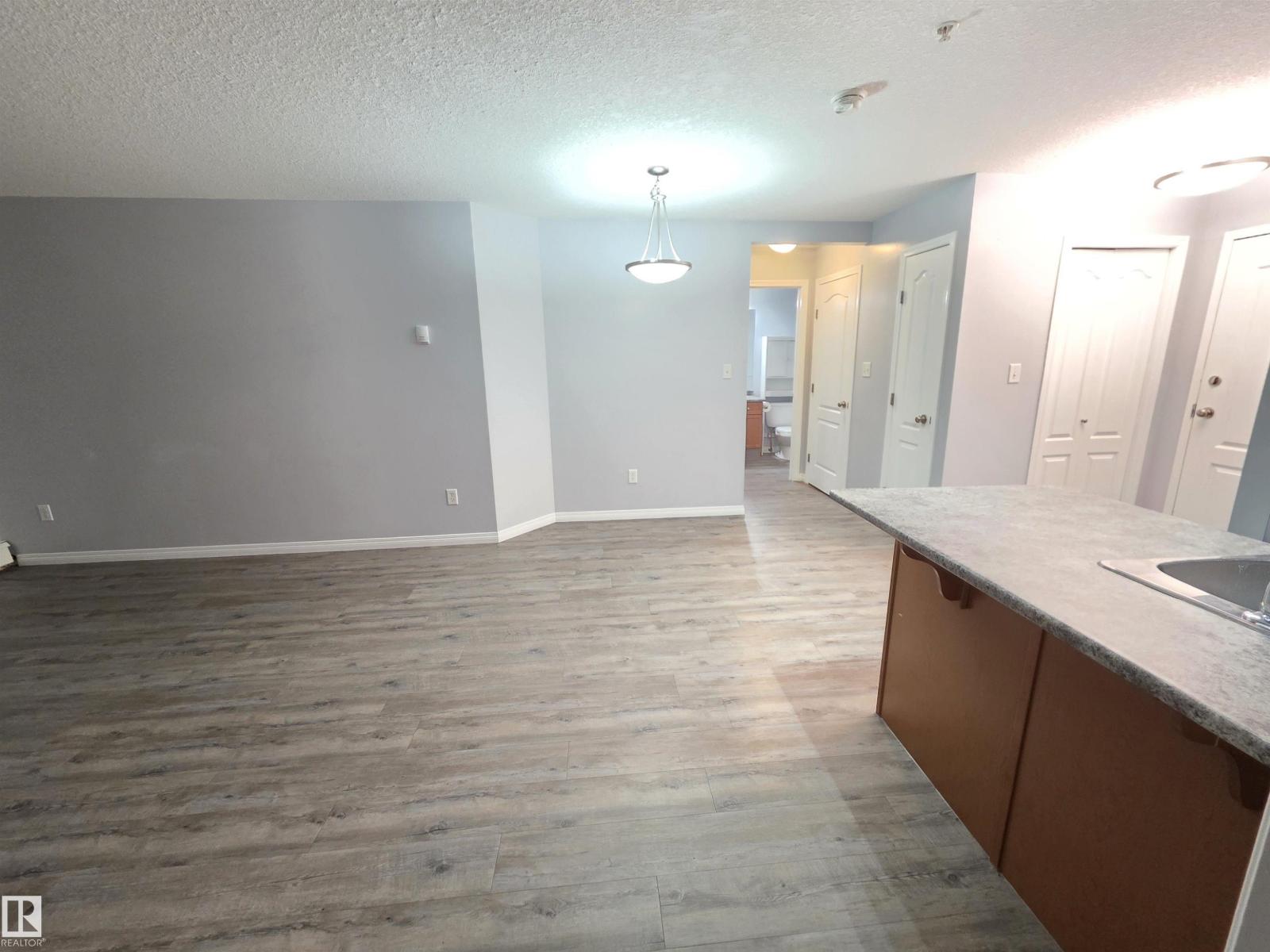 #106 4903 47 AV - 5