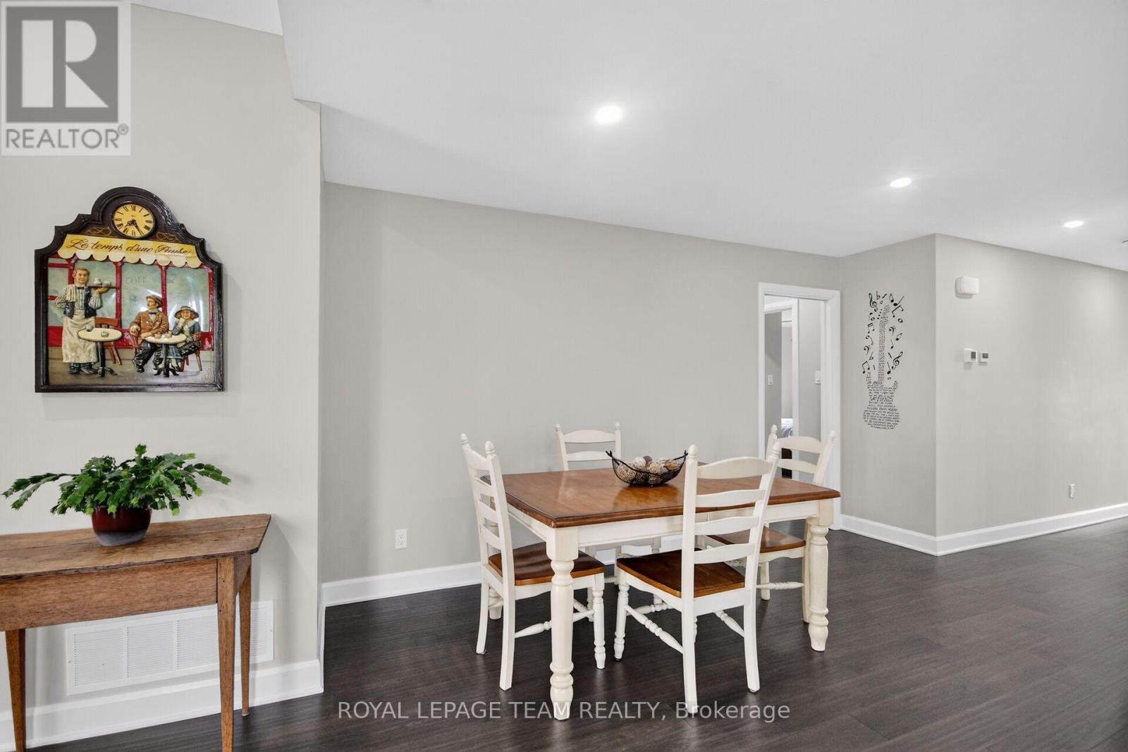 109 JAMES STREET - 17