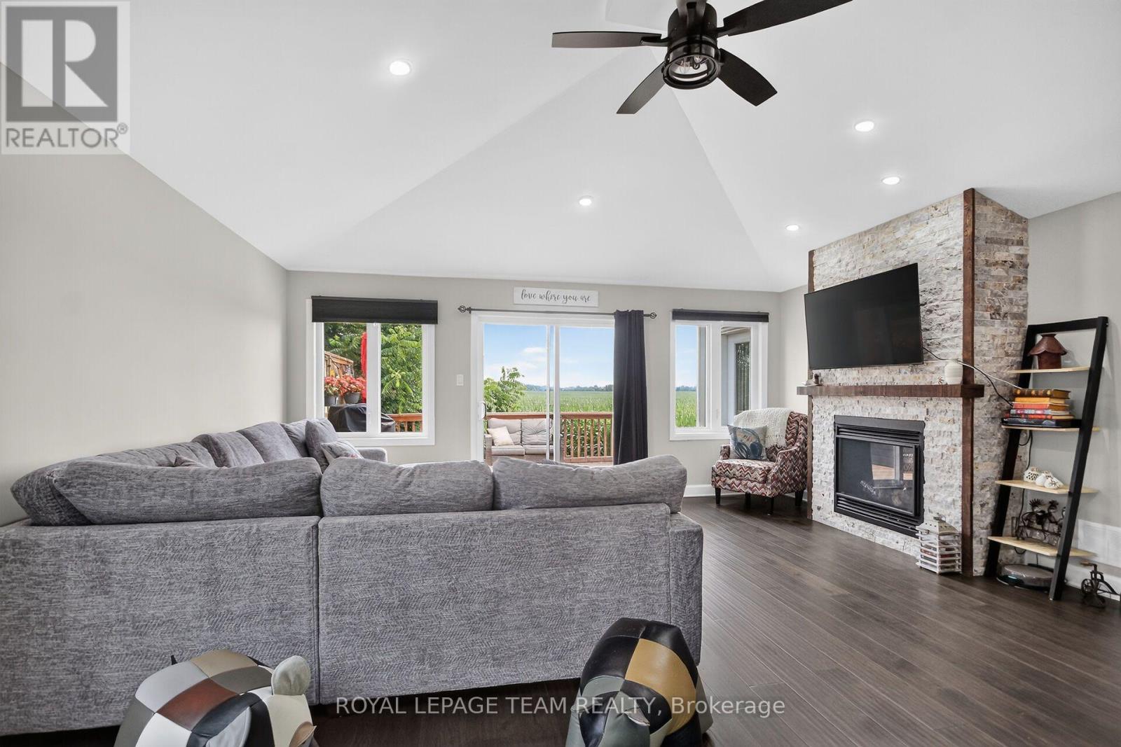 109 JAMES STREET - 21