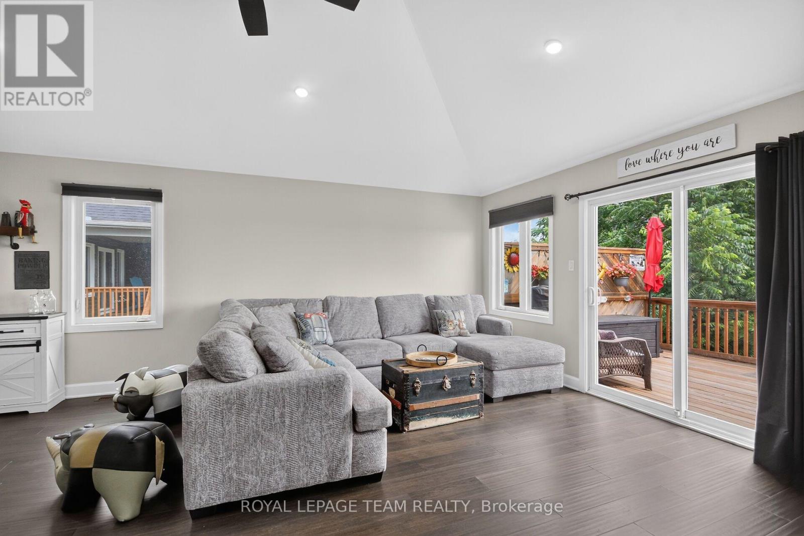 109 JAMES STREET - 22
