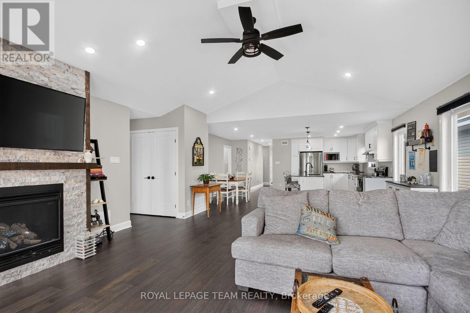 109 JAMES STREET - 23