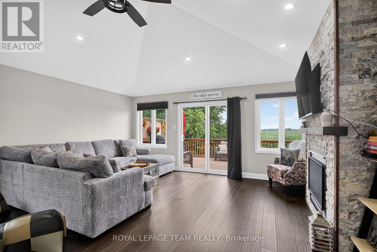 109 JAMES STREET - 25