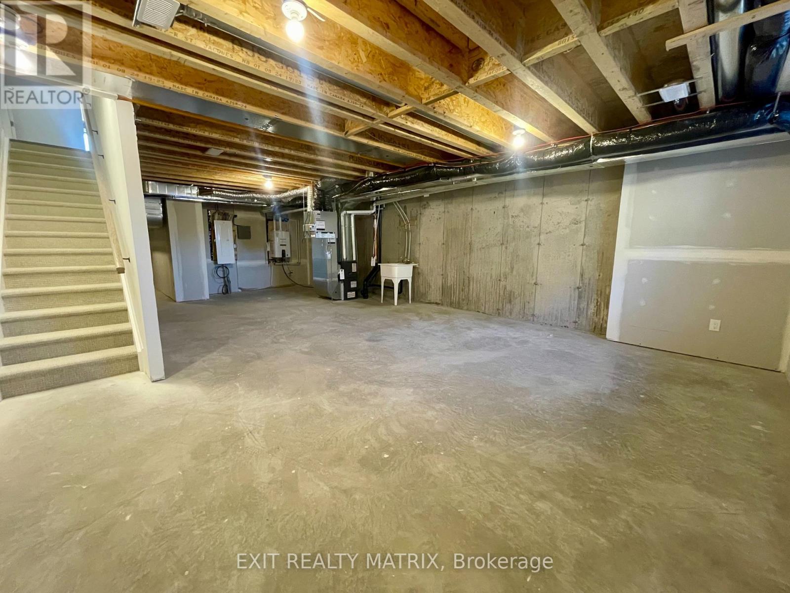 3 Bed, 2 Bath House for Rent in Russell – 317 LABELLE STREET, Russell – MLS# X13566720 - Image 11