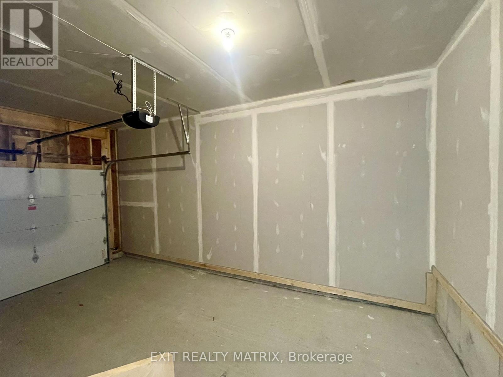 3 Bed, 2 Bath House for Rent in Russell – 317 LABELLE STREET, Russell – MLS# X13566720 - Image 14