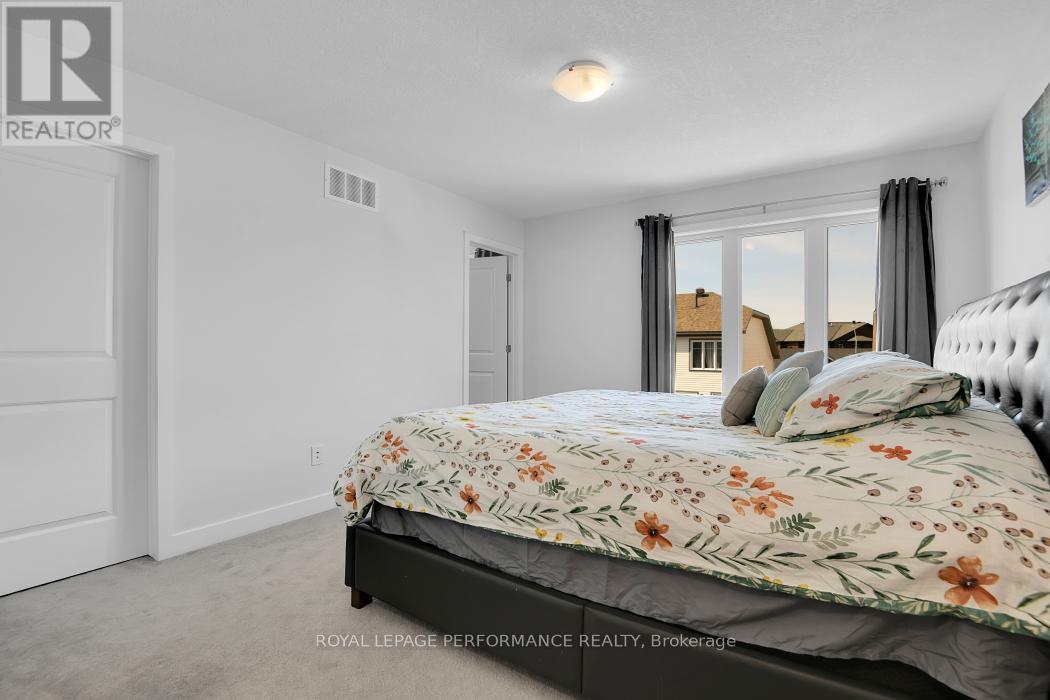 30 WHITCOMB CRESCENT - 16