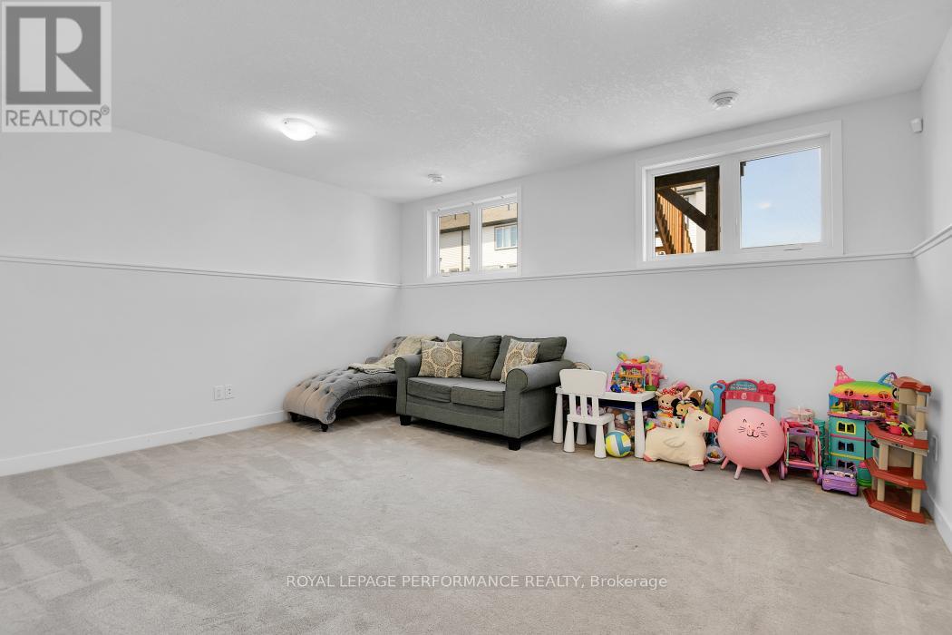 30 WHITCOMB CRESCENT - 27