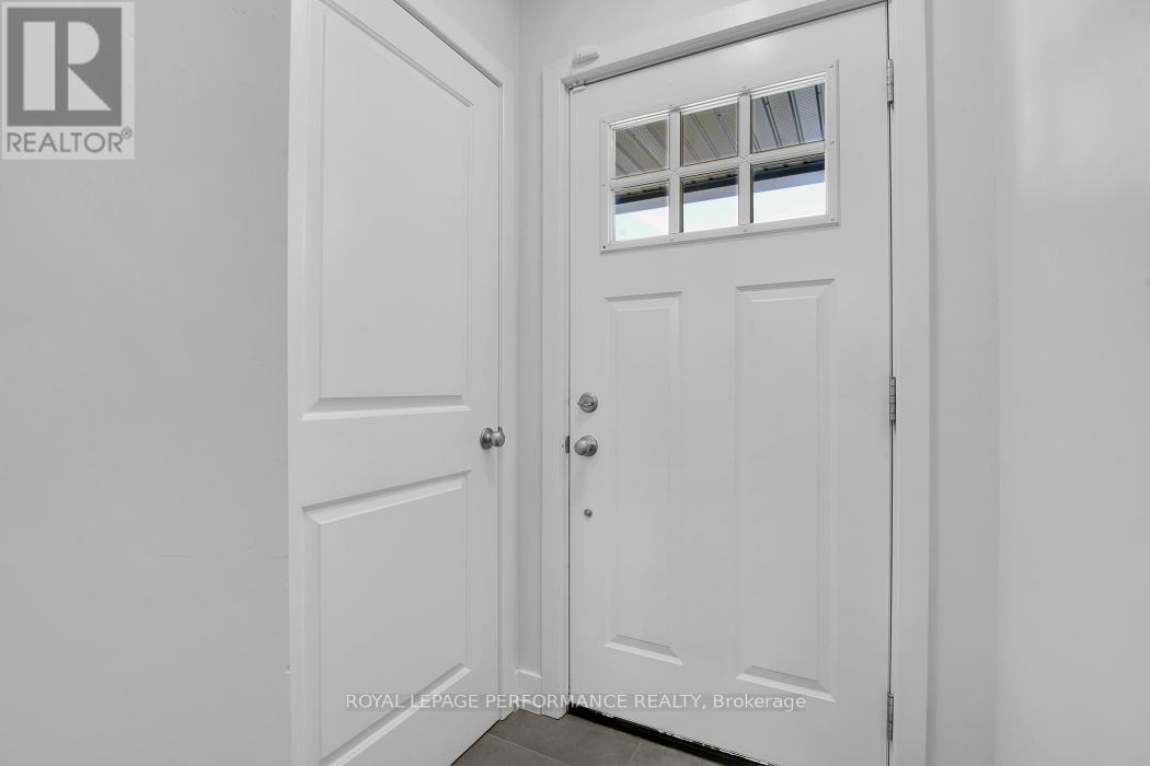 30 WHITCOMB CRESCENT - 3