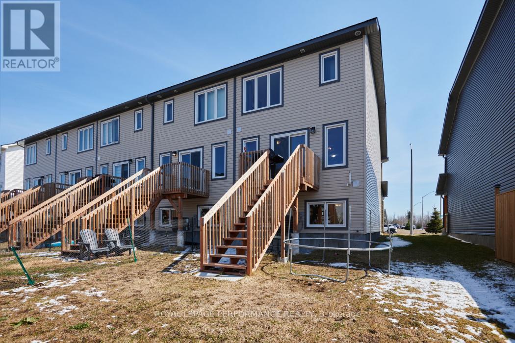 30 WHITCOMB CRESCENT - 30