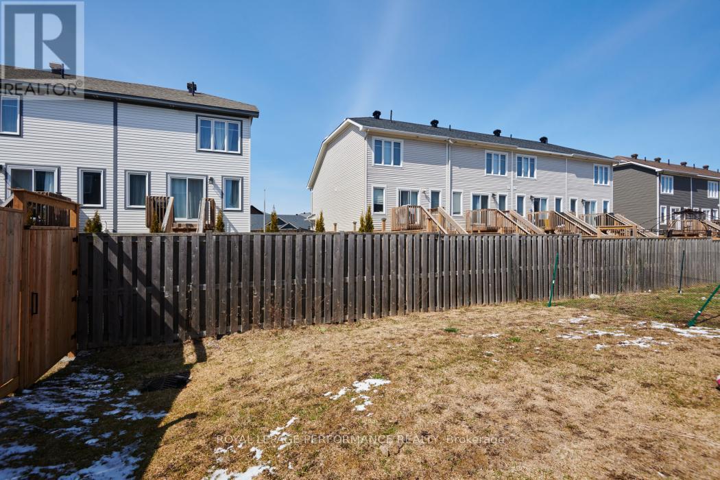 30 WHITCOMB CRESCENT - 32