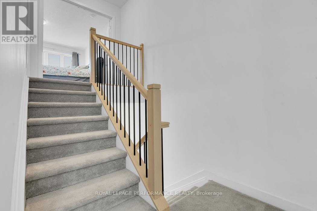 30 WHITCOMB CRESCENT - 34