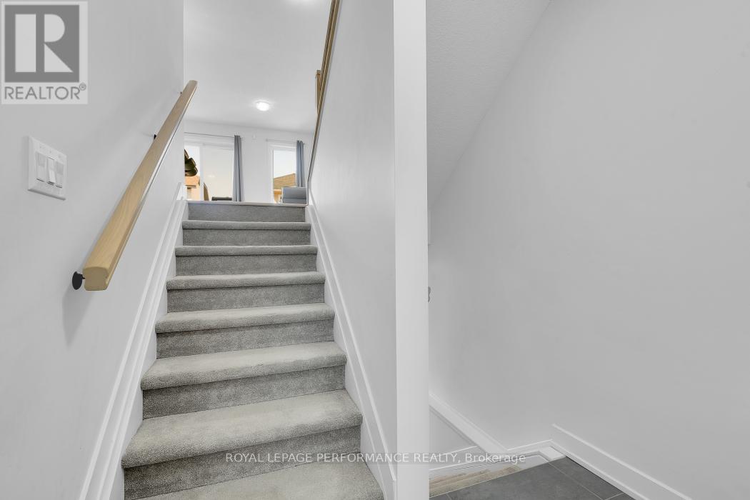 30 WHITCOMB CRESCENT - 4