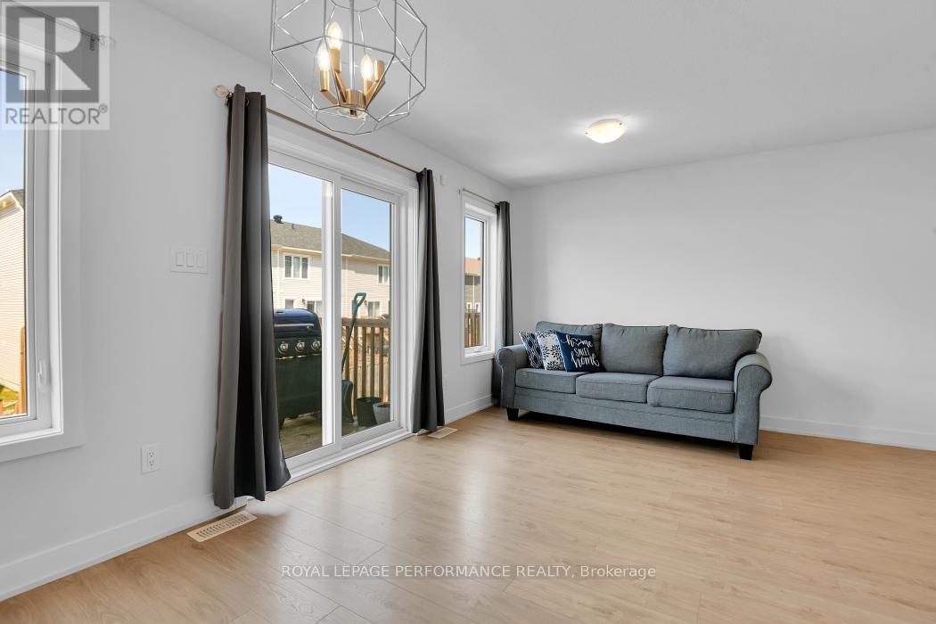 30 WHITCOMB CRESCENT - 7