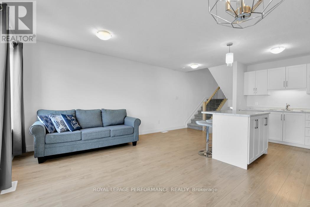 30 WHITCOMB CRESCENT - 8