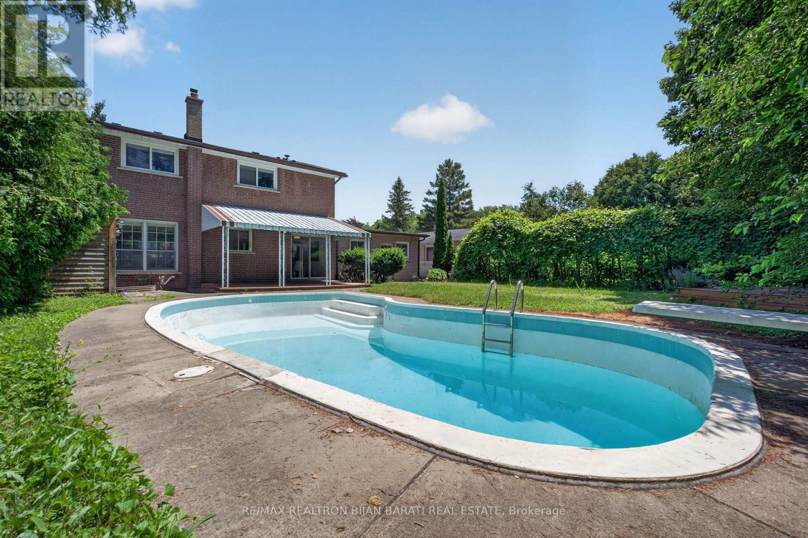 215 GRANDVIEW AVENUE - 43