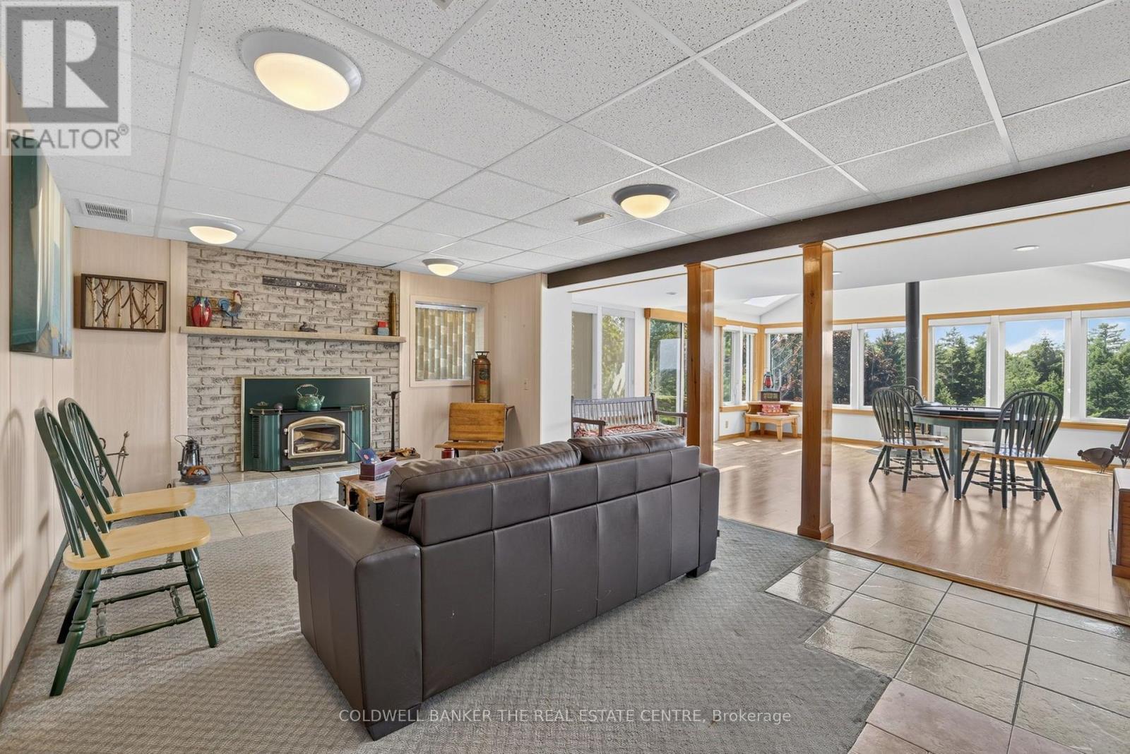 16 HI VIEW DRIVE - 24