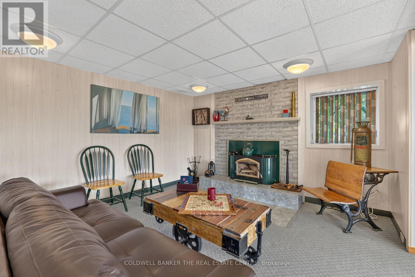 16 HI VIEW DRIVE - 25