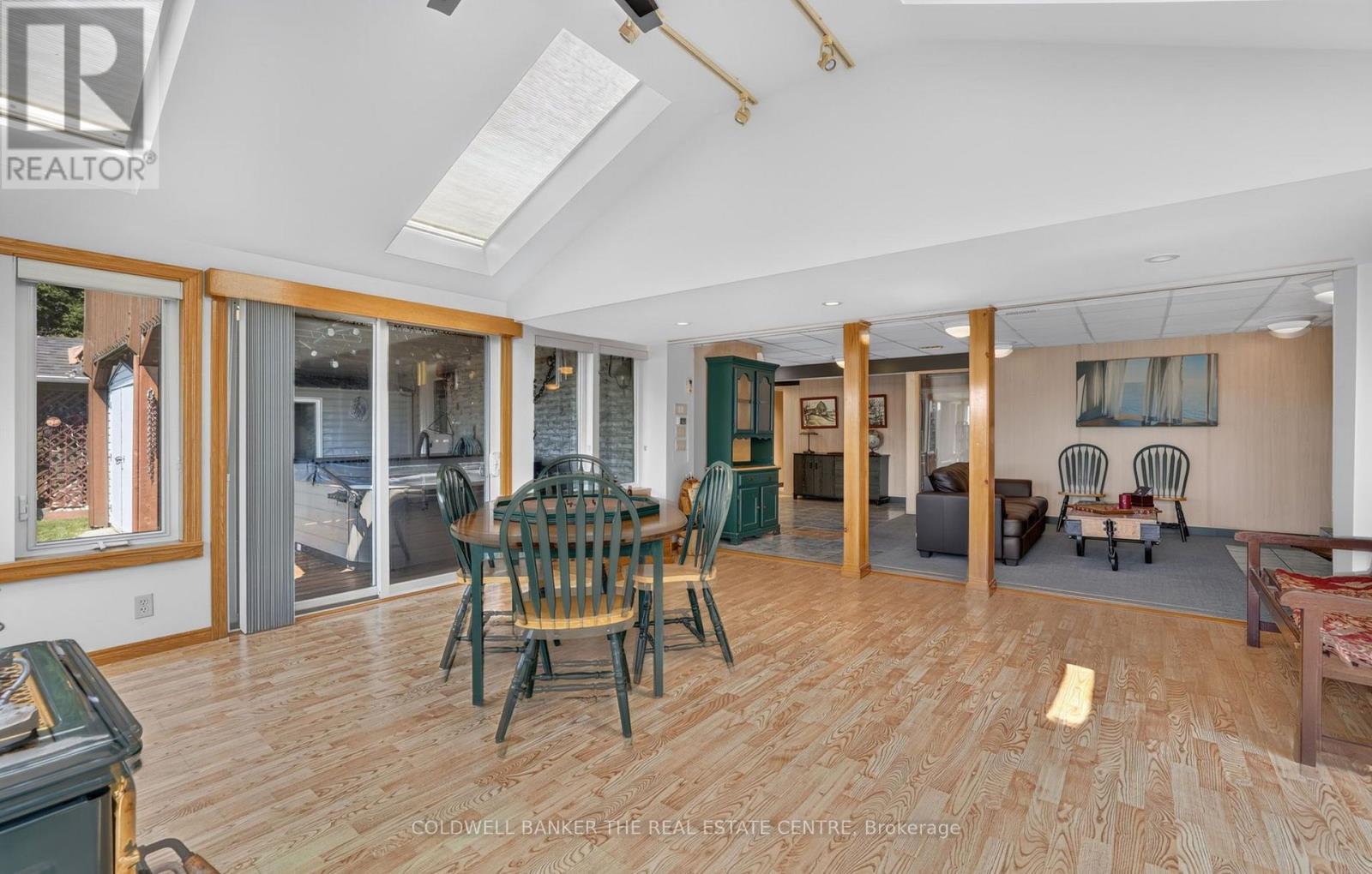 16 HI VIEW DRIVE - 28