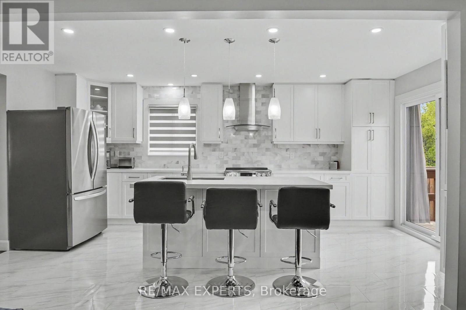 4 WILLIS DRIVE - 14