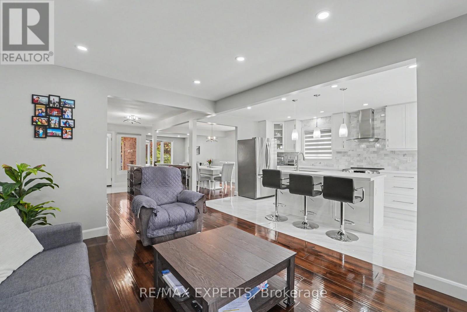 4 WILLIS DRIVE - 17