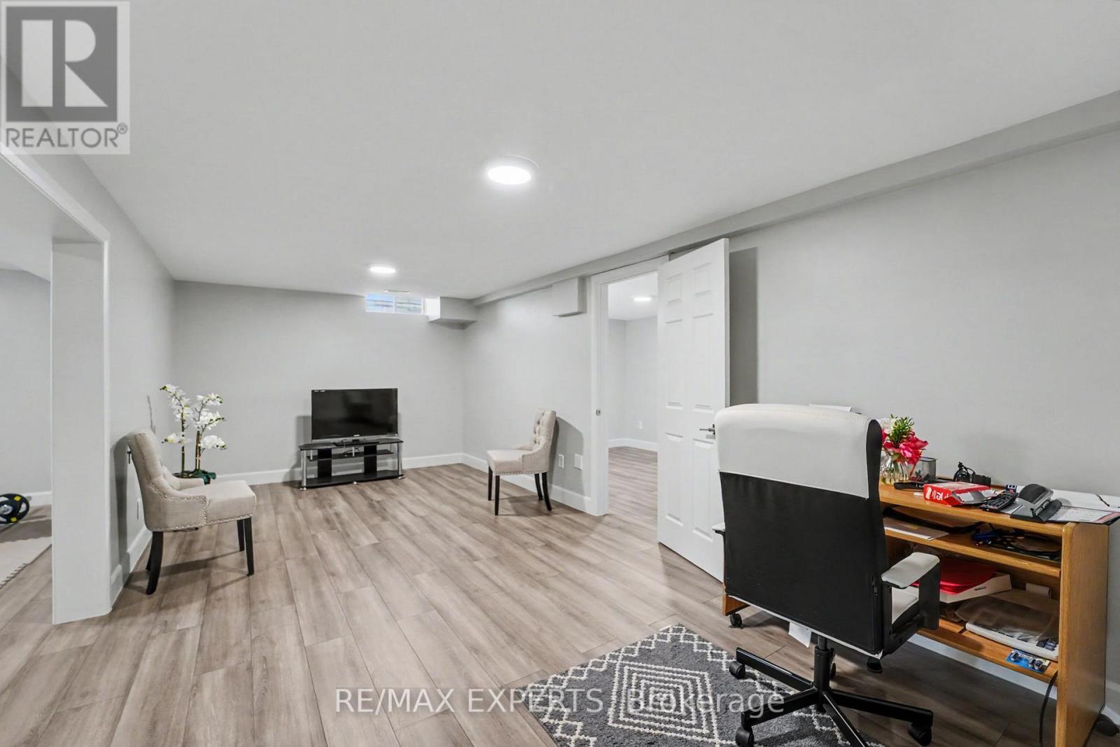 4 WILLIS DRIVE - 25