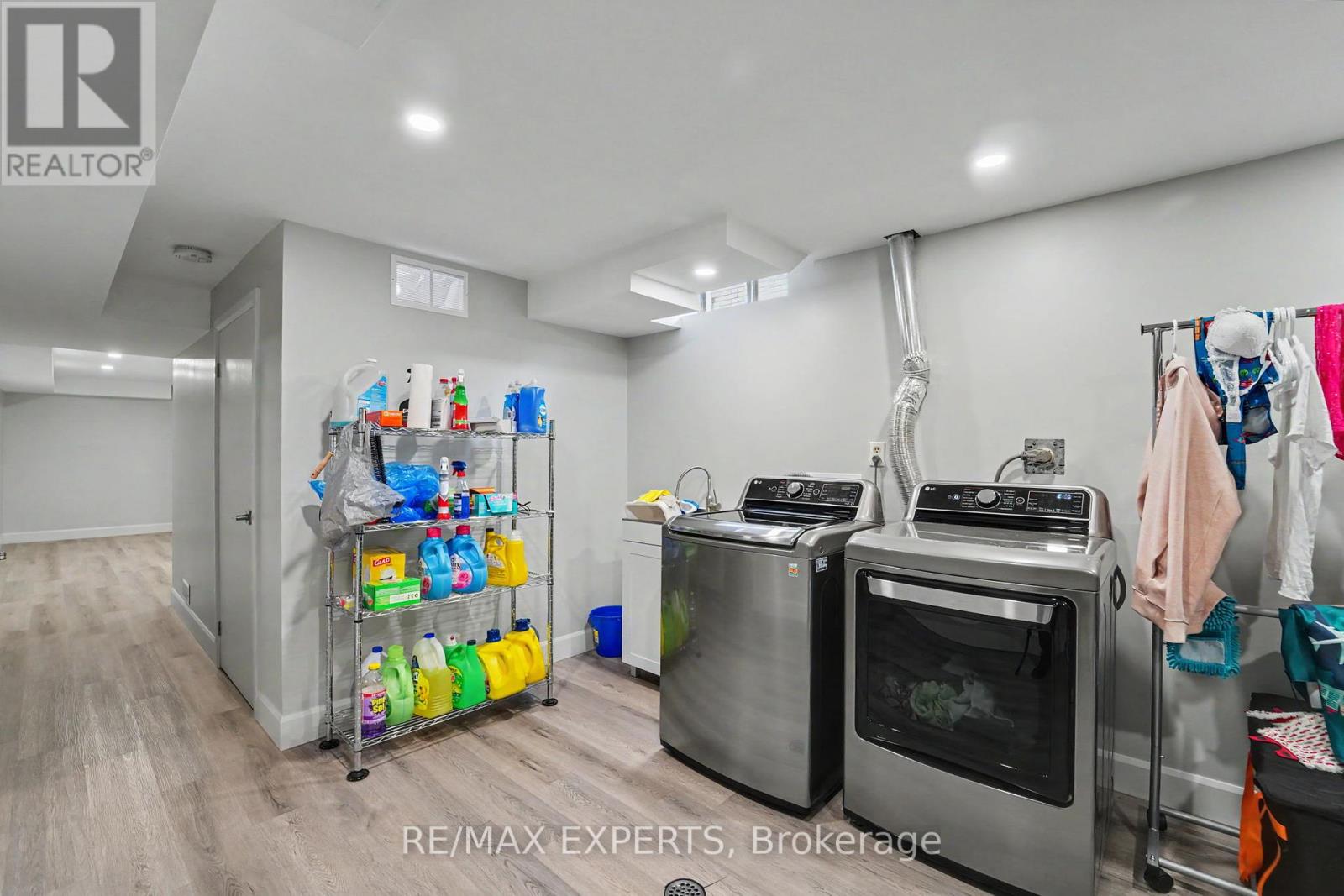 4 WILLIS DRIVE - 31