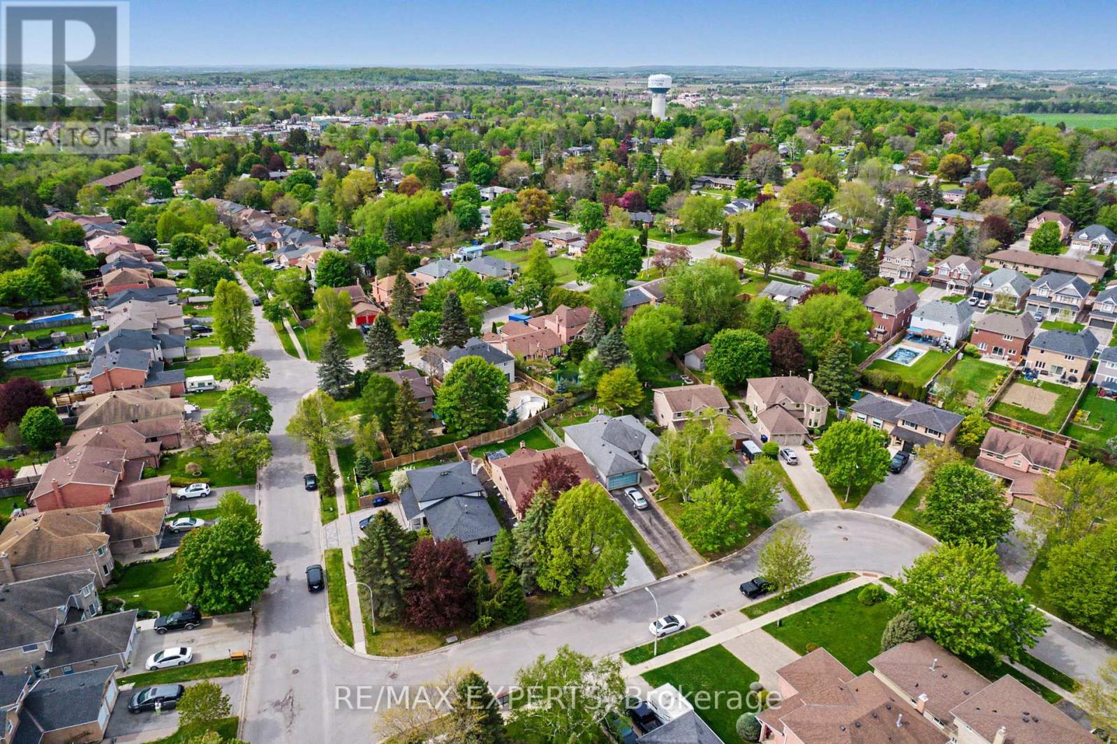 4 WILLIS DRIVE - 42