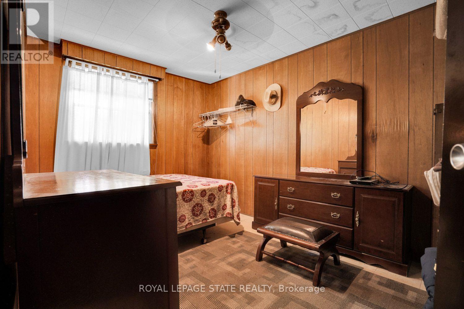 104 FARLEY CIRCLE - 11