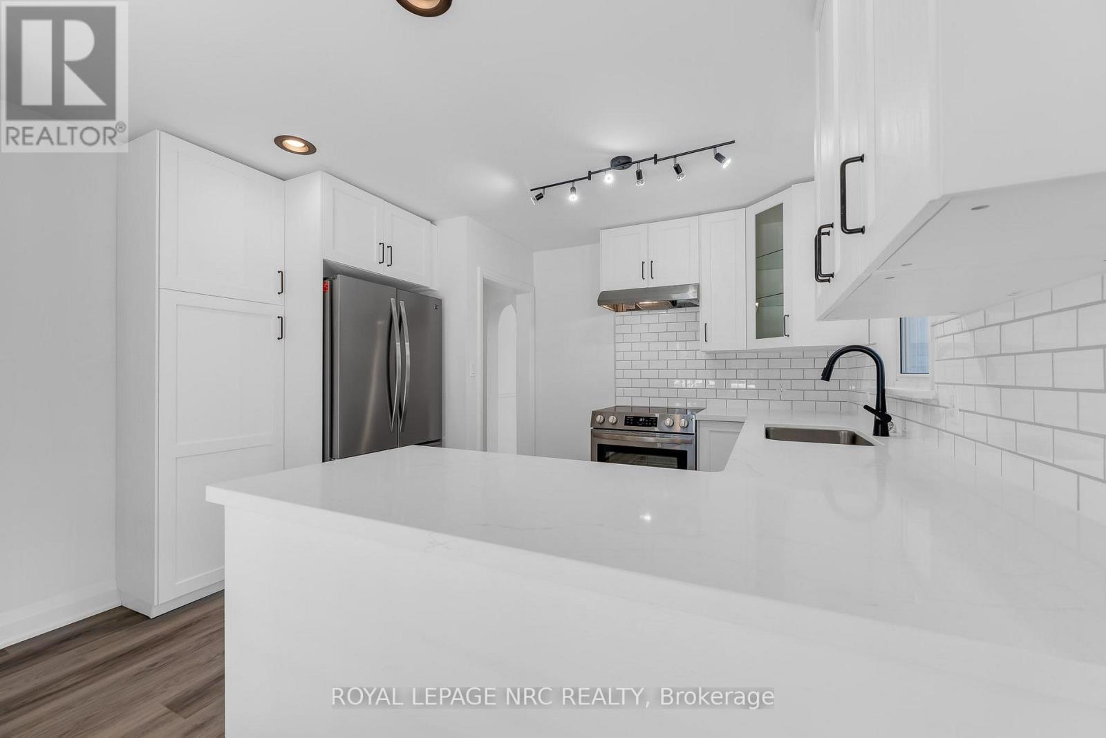 6069 COLLINS DRIVE - 20
